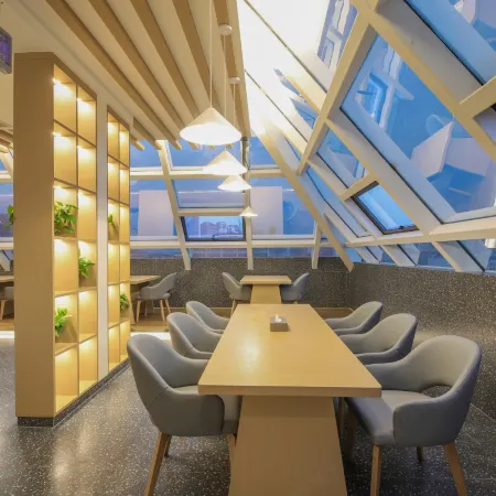 Qingmu Platinum Hotel (Changxing East fish square eight hundred companion store)