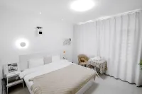 Bear House · Guomao Premium Audio-Visual Homestay (Kaili Guomao Shopping Mall)