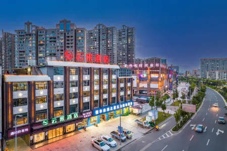 qianmeiYunlai Hotel (ganzhouXinfeng Railway Station) Отели рядом со станцией Xinfengxi Railway Station