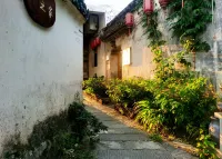 Qinde Inn Yixian Hongcun Sheying Family