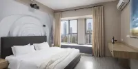 Xuanyue Hotel (Wuyi Square IFS International Financial Center) - XINGYUE沉浸式大屏幕双人间房间