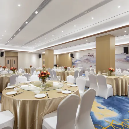Elong Hotel (Lu'an Shuangchuang Building)