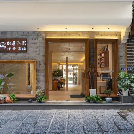 Zhenyuan Xujiu·Entering Movie View Inn