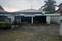 OYO 93268 Maradona Guest House Hotels near Tanah lapang binjai