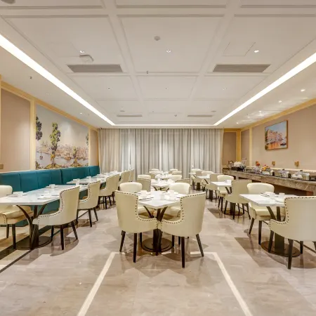 Vienna Hotel ( Liangshan Dechang Rainbow Bridge Branch)