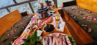 Langmulingka Lodge · Highland Serenity Cloudview Family Homestay (Langmusi) - breakfast