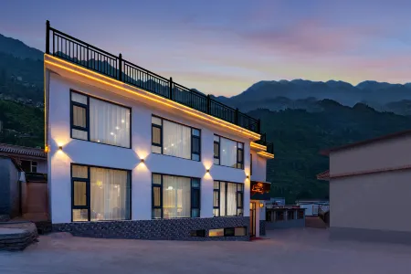 Mount Wutai Ruyi Tree B&B Отели рядом с достопримечательностью «Jinge Temple»