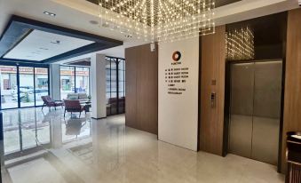 Yunzuo Starlight Hotel