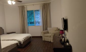 Yilong First Hospital Hotel