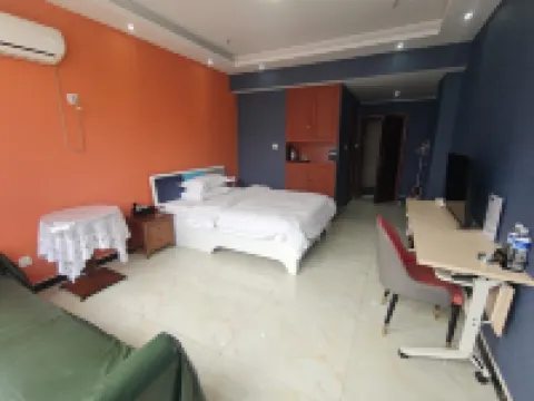 Yanchao Hotel (Zhumadian West Station Branch)