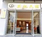 Yunhang Homestay (Dehong Mangshi Airport) Hotels near China Pu'er Tea Museum