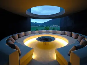 Black Stone Hotel