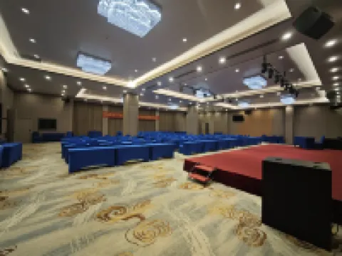 LiangZhi Huipin Hotel (Haikou Xiuying Exhibition Center)