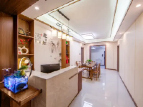 FengHuang Mengqi stilted building river view homestay Hotels in Fenghuang