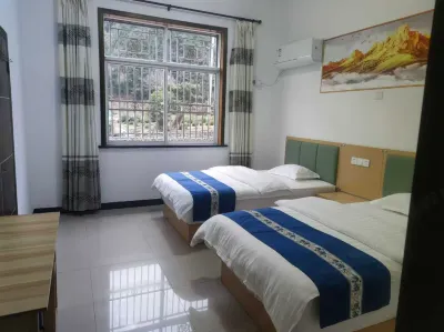 Shitai Yinji Homestay & Restaurant (Baizhangya Scenic Area)