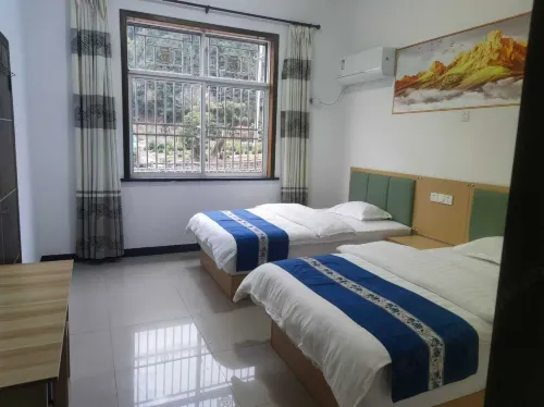 Shitai Yinji Homestay & Restaurant (Baizhangya Scenic Area)