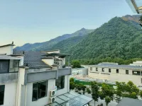 Shitai Haoye Homestay - غرفة مطلة على الجبل