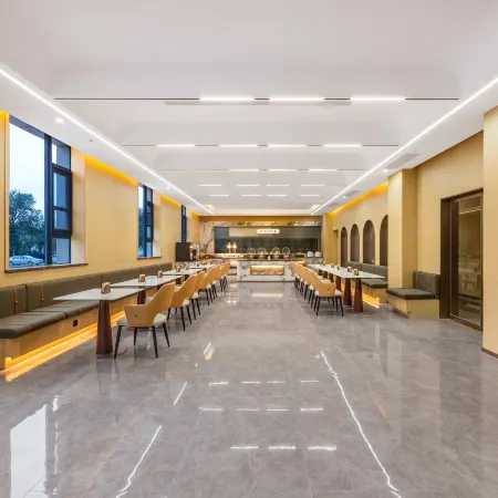 Starway Hotel (Xining Caojiabao Airport)