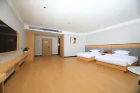 Guo'ao  E-sports  Business Hotel (Laohekou Passenger Station Branch)