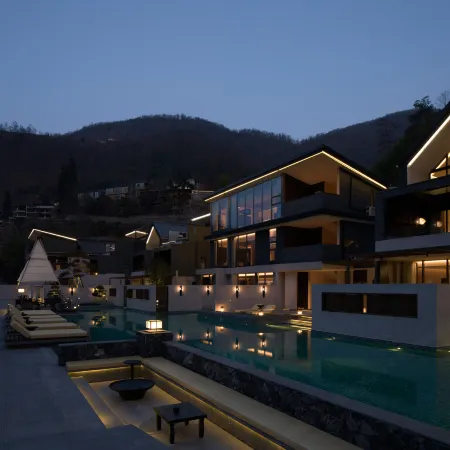 Hailuogou Milu Soooan Snowview Luxury Hot Spring Homestay