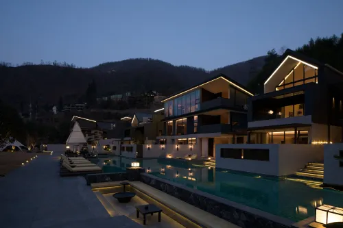 Hailuogou Milu Soooan Snowview Luxury Hot Spring Homestay - Romantische