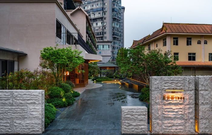 Yun Shi Di Garden Hotel (Yingjiang International Jade City Branch)