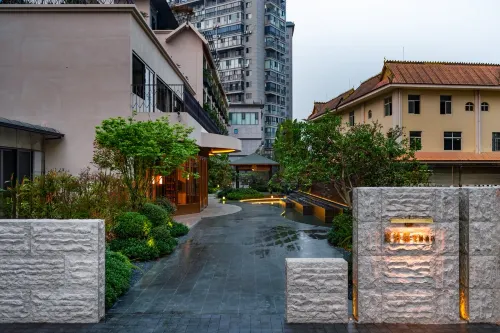 Yun Shi Di Garden Hotel (Yingjiang International Jade City Branch) - parking
