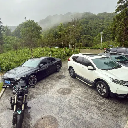 Qimen Guniujiang · Bucket Pit Wild Luxury Resort
