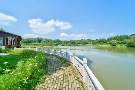 Zhuxiju Guesthouse Отели рядом с достопримечательностью «Tianmu Lake Yushui Hot Spring»