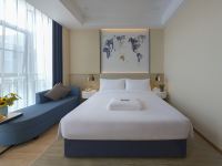 凯里亚德酒店(上海国际旅游度假区浦东机场店) - 荣享大床房
