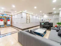 HOTEL CINCO OCEANOS Hotels near ميدان سينادو