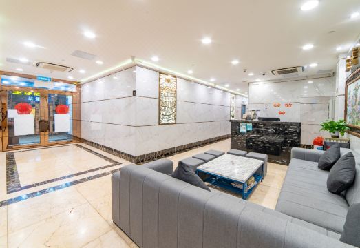 2. 호텔 싱코 오세..