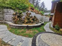 Yiyun Country House (Wudang Mountain Entrance Store) Отели в г. Даньцзянкоу