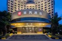 Radisson RED Shanghai Wujiaochang Hotel