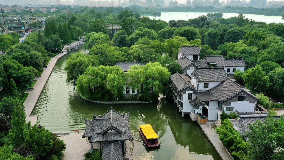 Shangquan Lishe Spring Culture (Daming Lake Chaoran Tower)