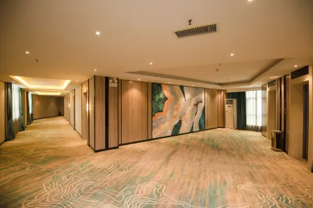 YangjiangJintai Hotel Отели рядом с достопримечательностью «Yuanyanghu Park»