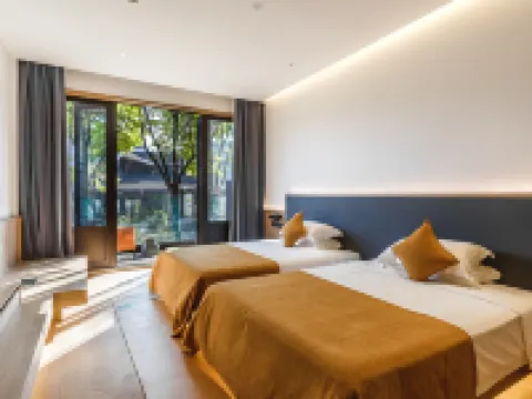Jiande Man Coral Hot Spring Resort Hotel Hotels in Jiande
