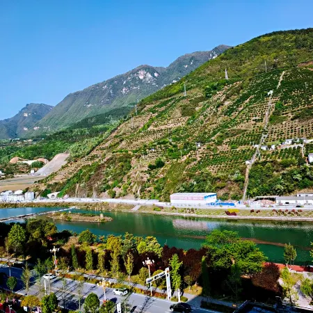 Hongchang Hote (lXingshan High speed Railway Station Store))