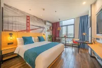 Qixili Hotel (Nanning Pingxi Night Market Pavilion Wharf)