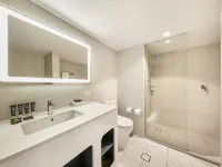 Novotel Surfers Paradise Hotels near SkyPoint Climb