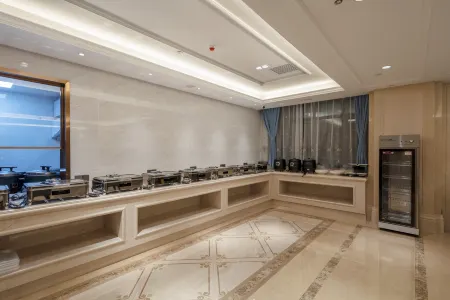 Vienna Hotel (Zhengyang Plaza Hotel) Отели в г. Чженян