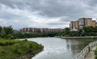 Lakeside Hotel