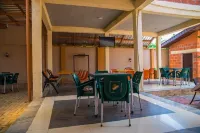 โทวแล็บ โฮเทล แอนด์ สวีทส์