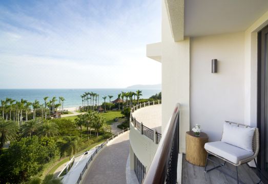 4. 싼야 야룽완 메..