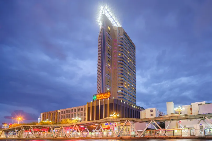 Oasis Grand Hotel