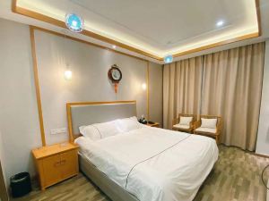 Yayixuan Hotel (Yangluo Bus Terminal Qingzheng Domain Yangluo Plaza)