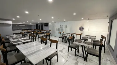 BedChambers Serviced Apartments, MG Road Отели рядом с достопримечательностью «Cyber Hub»