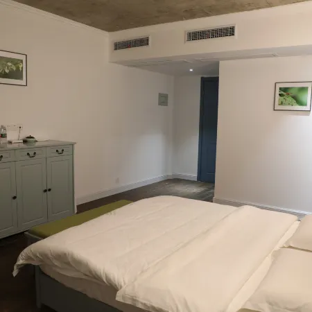 Tinglan Homestay (Baicaoyuan Forest Park Store)