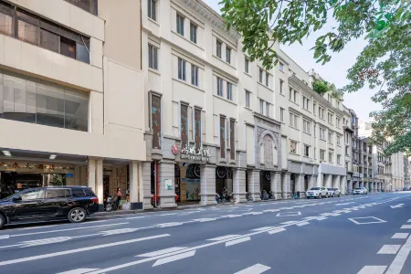 Hongcheng Hotel (Guangzhou Beijing Road Pedestrian Street Haizhu Square Subway Station)