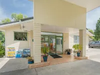 Coromandel Shelly Beach Top 10 Holiday Park - Parking
